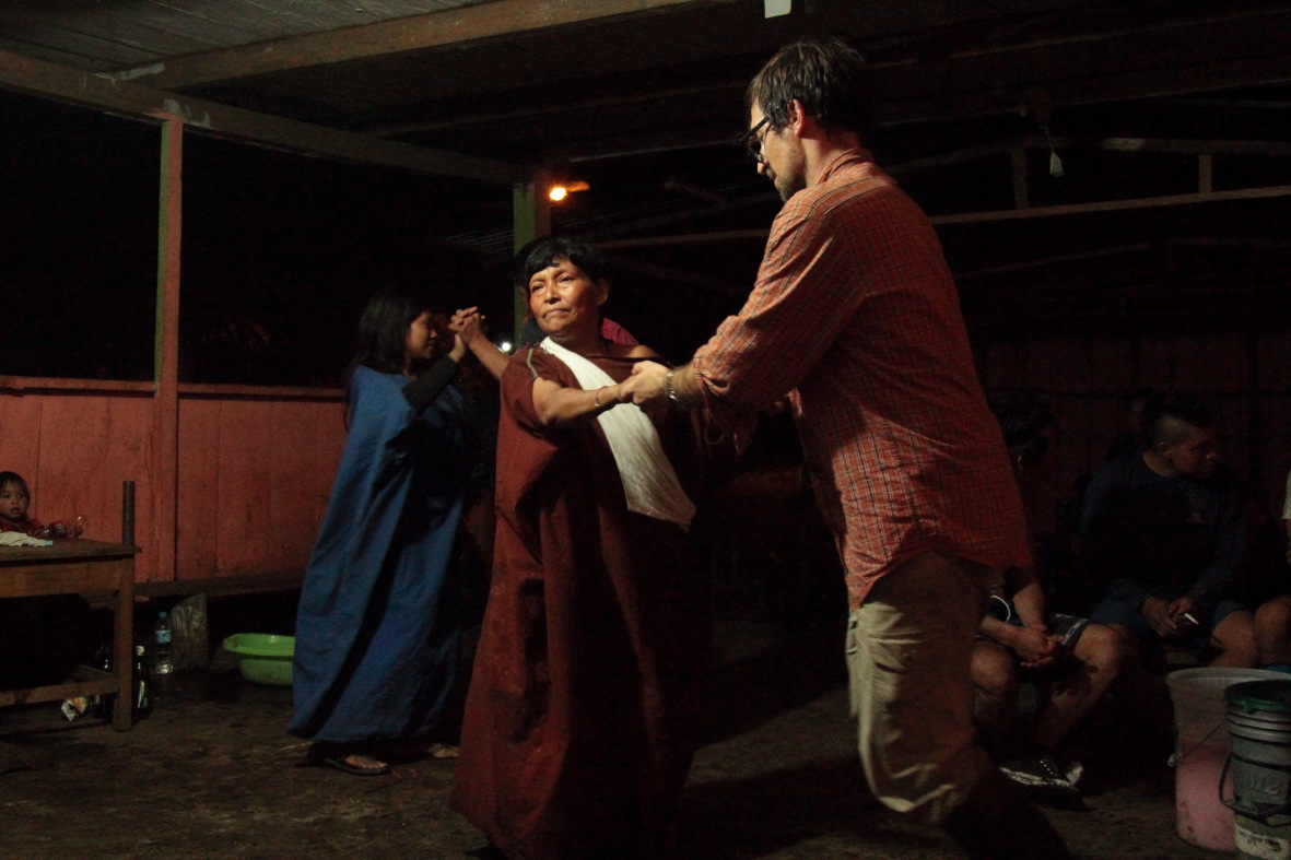 Dancing time at the Ashaninka celebration. (Photo Maira Duarte).