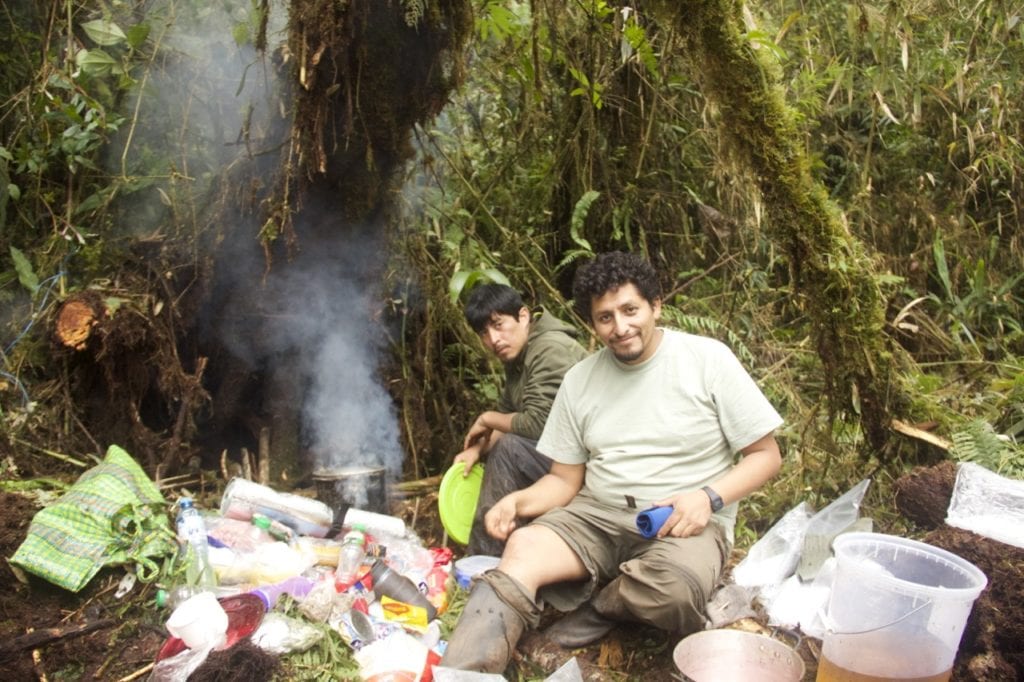 Herpetologists Roberto Gutiérrez and Victor Vargas organizing food and lighting the camp fire at Camp 4 (2760 m, 9,055 ft). (Photo Santiago Castroviejo).