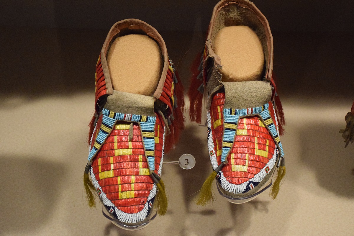 Coloful Lakota moccasin shoes