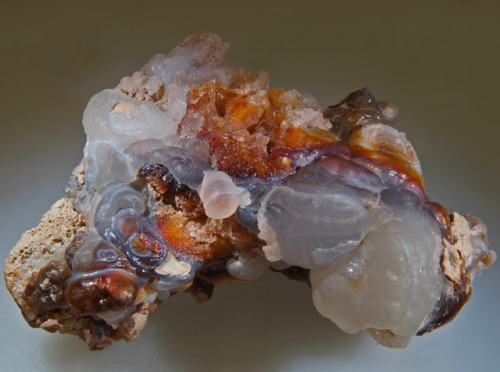 Quartz var fire agates were formed during a volcanic period on Earth. 