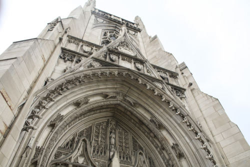 ornate architecture on cathedral of learning 