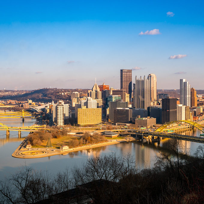 sunny Pittsburgh skyline