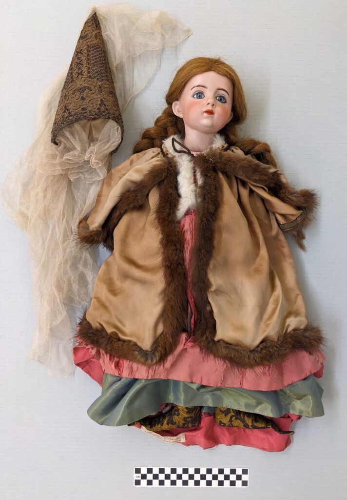 Isabeau de Baviere doll